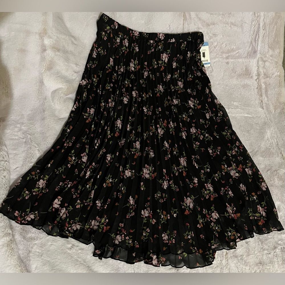 Vince Camuto Pleated Floral Pattern Skirt MSRP $79 NWT Black Multi Size Large